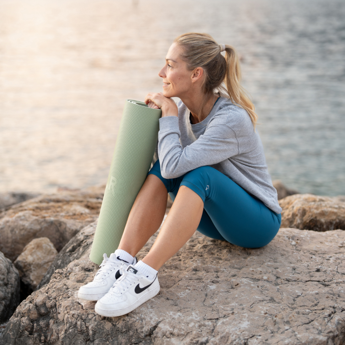 Килимок для тренувань 6 мм Airex TrExercise 140 тонкий тревел мат для подорожей з ремінецем